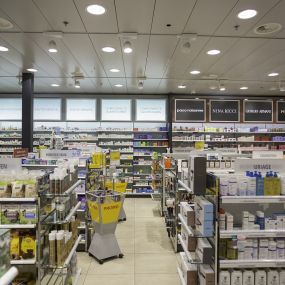 interieur-de-la-pharmacie-sun-store-montagny