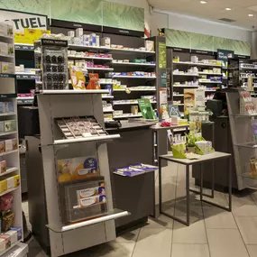 Pharmacie-Amavita-Coop-Moutier-caissier