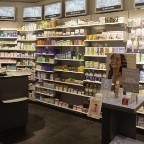 Pharmacie-Amavita-La-Broye-intérieur