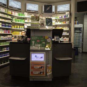 Pharmacie-Amavita-La-Broye-caissier