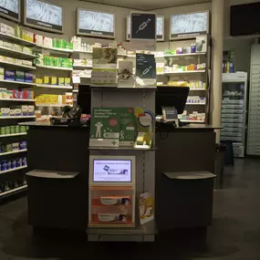 Pharmacie-Amavita-La-Broye-caissier