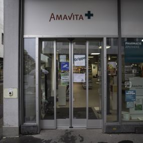 eingang-amavita-apotheke-stern