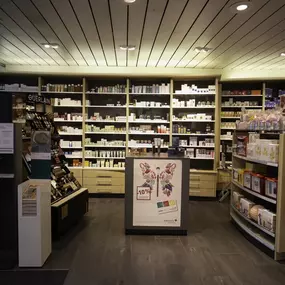 innenraum-amavita-apotheke-und-drogerie-brugg