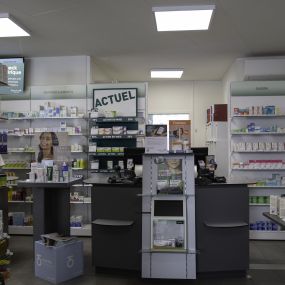pharmacien-amavita-acacias-caissier