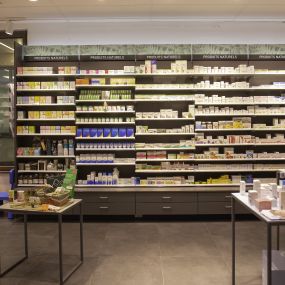 intérieur-de-la-pharmacie-amavita-neyruz