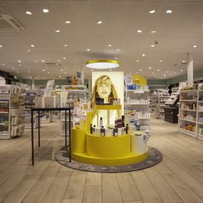 interieur-de-la-pharmacie-sun-store-villeneuve