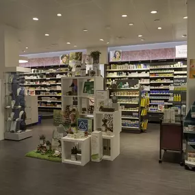 all-interno-della-farmacia-amavita-lurà