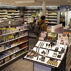 intérieur-pharmacie-amavita-cheseaux