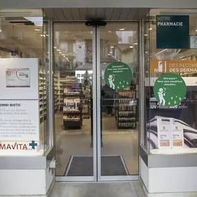 entrée-de-la-pharmacie-amavita-du-Trèfle