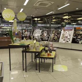 interieur-de-la-pharmacie-sun-store-carouge-praille