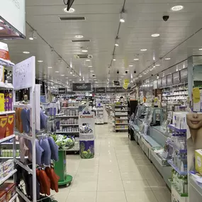 interieur-de-la-pharmacie-sun-store-geneve-aeroport