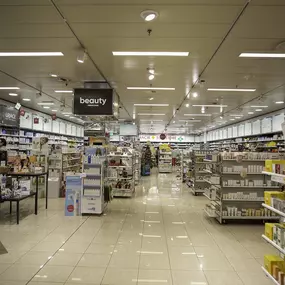 interieur-de-la-pharmacie-sun-store-delemont