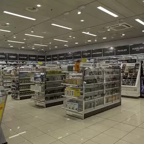 intérieur-de-la-pharmacie-sun-store-collombey