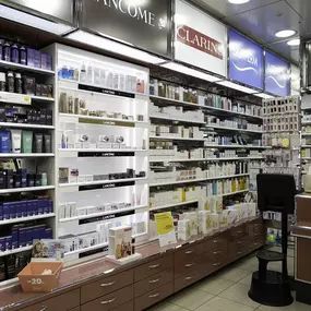 clarins-produits-pharmacie-sun-store-lausanne-gare-cff