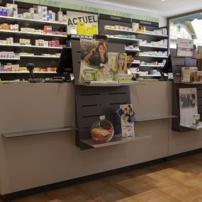 Pharmacie-Amavita-Hofmann-caissier