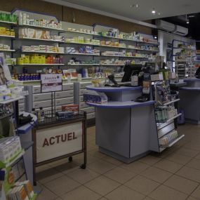 caissière-pharmacie-amavita-cortot