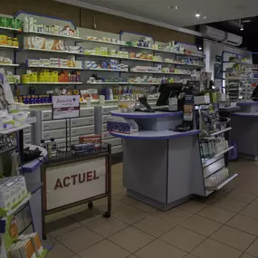 caissière-pharmacie-amavita-cortot