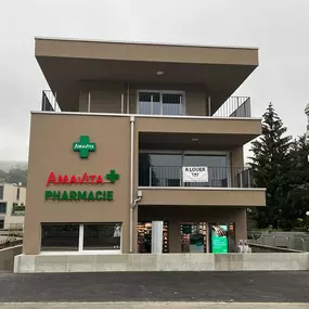 bâtiment-de-la-pharmacie-amavita-le-landeron