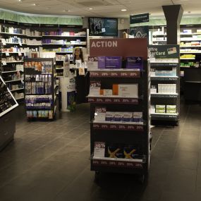 Pharmacie-Amavita-Porrentruy-caissier