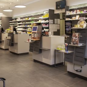 Pharmacie-Amavita-Migros-Moutier-caissier