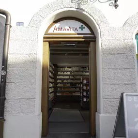 tür-amavita-apotheke-tafers