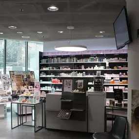 check-out-schalter-amavita-apotheke-neumarkt-oerlikon