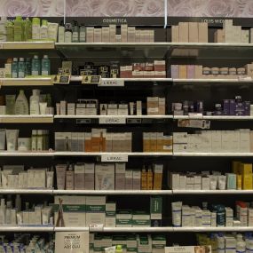 cosmetica-farmacia-amavita-centro-breggia