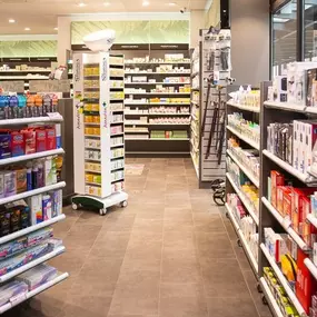 Pharmacie-Amavita-Espacité-intérieur