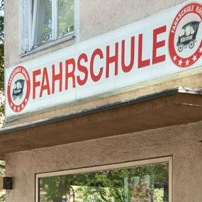 Von außen - Fahrschule Körmer | München