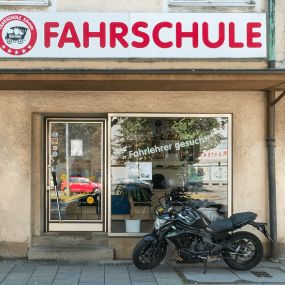 Von außen - Fahrschule Körmer | München