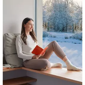 Durch unsere Fenster den Winter in all seiner Ruhe geniessen – warm, geschützt und mit einem Ausblick, der zum Träumen einlädt. ❄️Mach dein Zuhause zur Wohlfühloase, auch wenn draussen die Kälte Einzug hält! #internorm #fenster #haustüren #türen