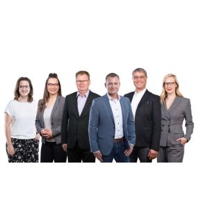 Teamfoto - AXA Versicherung Hoppe & Waskewitz oHG- Kfz Versicherung in Rostock