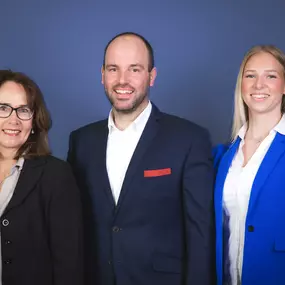 Mitarbeiterfoto - AXA Versicherung Schneppenheim GmbH - Kfz-Versicherung in Kerpen