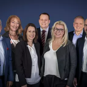 Teamfoto - AXA Versicherung Schneppenheim GmbH - Kfz-Versicherung in Kerpen