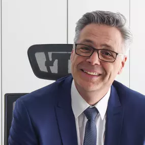 Agenturinhaber Oliver Fadel - AXA Versicherung Neugebauer GmbH & Co. KG - Kfz Versicherung in Odenthal