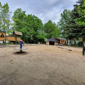 Unser großer Spiel- und Sandplatz.