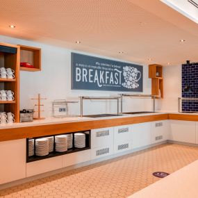 Premier Inn Munich Airport Sued hotel breakfast area