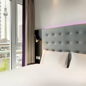 Premier Inn Berlin Alexanderplatz hotel  bedroom