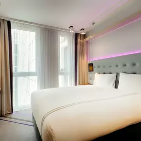 Premier Inn Berlin Alexanderplatz hotel  bedroom