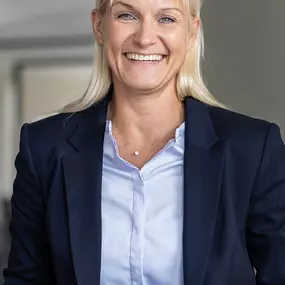 Nicole Schloms  -  AXA Versicherung Poelmeyer & Kollegen GmbH in Oldenburg - Kfz-Versicherung in Oldenburg