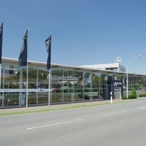 Ausstellungshalle Hyundai und Transporter