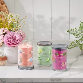 Wie schön ist es doch zu Hause mit einem angenehmen Duft einer Yankee Candle Kerze! Oder als Geschenk für einen lieben Menschen....