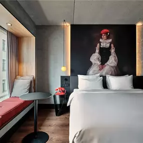 Guest Room - Street view