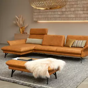 Elegante Sofagarnitur mit Relaxfunktion

Genießen Sie Ihre freie Zeit und relaxen Sie auf Ihrem modernen, komfortablen Sofa von himolla Polstermöbel. Alle der über 40 Modellvarianten des Typs PROMOTION 1928 zeichnen sich durch ihre leichte Optik aus.
