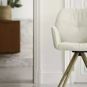 Moods by Mobitec, das sind drei Generationen an Tischen und Stühlen, die sich Ihrem Lebensgefühl und Einrichtungsstil anpassen: Moods, Moods'16 und Moods'18. Das Konzept? Ihnen ein Maximum an personalisierbaren Optionen zu bieten, für das Designerstüc