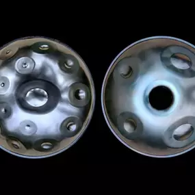 Die Extended Scales Handpans sind erweiterte Stimmungen mit zusätzlichen Tonfeldern auf der Unterseite der Handpan - den sogenannten Bottomnotes. Je mehr Tonfelder Deine Handpan besitzt, desdo vielseitiger kannst Du spielen - aber umso anspruchsvoller wird das Spielen des Instrumentes auch.

Du kannst die Extended Scales Handpan im Leipzig (Geschlossen) ausprobieren und kaufen oder bei www.Handpan.World online bestellen.
