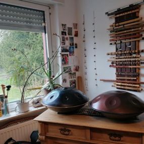 Du weißt nicht, worauf du bei der Anschaffung einer Handpan achten solltest? Kein Problem, wir helfen dir gerne mit unserer Expertise weiter und nehmen uns Zeit, die optimal zu dir passende Handpan zu finden.