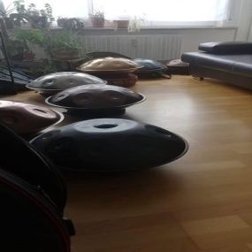 Du weißt nicht, worauf Du bei der Anschaffung einer Handpan achten solltest? Kein Problem, wir helfen Dir gerne mit unserer Expertise weiter und nehmen uns Zeit, die optimal zu Dir passende Handpan zu finden.