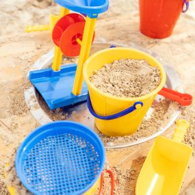 Sandkasten Sandspielzeug Kita pme Lernwelten Kindertagesstätte pme Familienservice