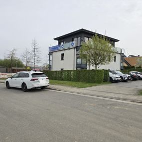 Außreichend Parkplätze verhanden - Geschäftsstelle der Öffentlichen Versicherung Braunschweig in Lamme - Lammer Busch 8 - 2.Etage